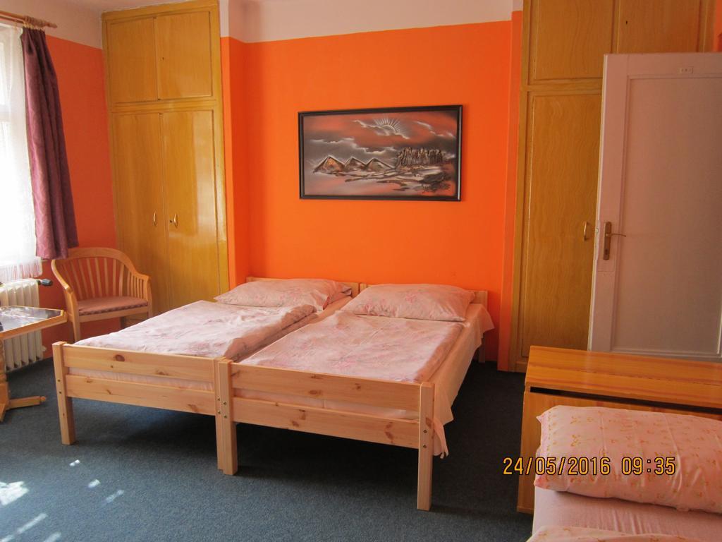 Penzion Uran Stráž pod Ralskem Esterno foto